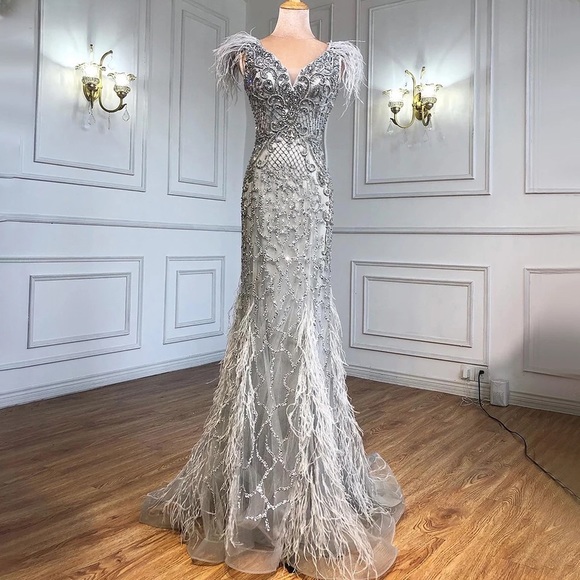 Pink Diamond Feathers luxury gown - Picture 4 of 5